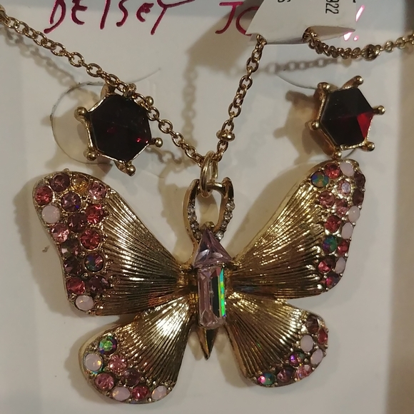 NWT Betsey Johnson Butterfly Necklace and Stud Earrings Set - Picture 4 of 9